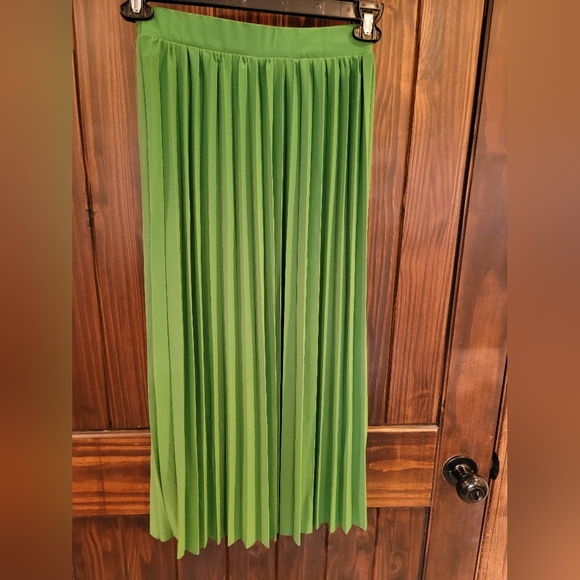 Love Poem green pleated skirt - Picture 6 of 9